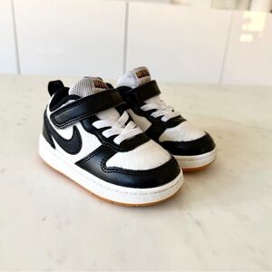 Nike Toddler Sneakers - Black and White - Size 6C